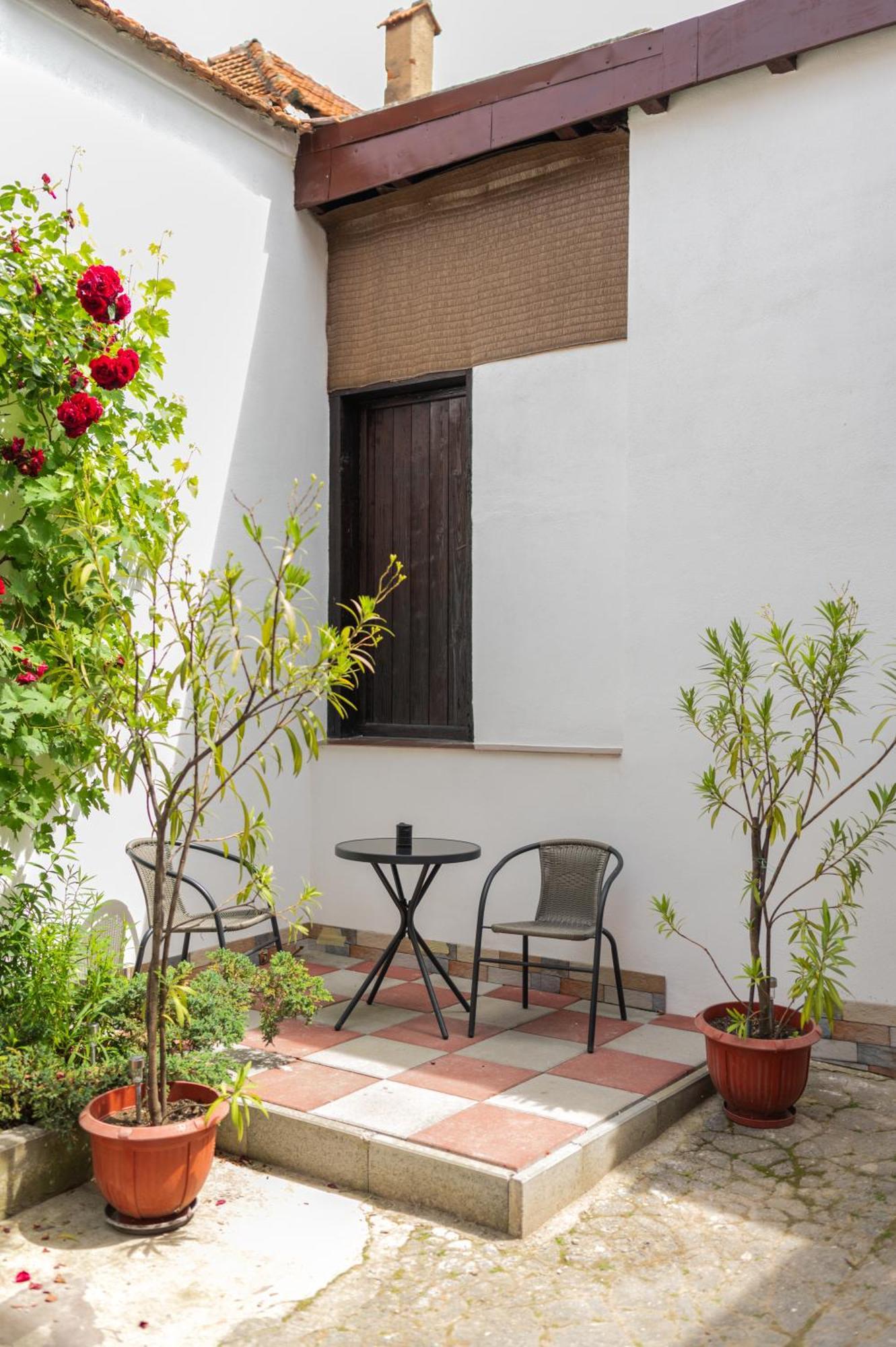 Fun House - Comfortable Stay With Garden And Near Parking Μπρασόβ Εξωτερικό φωτογραφία