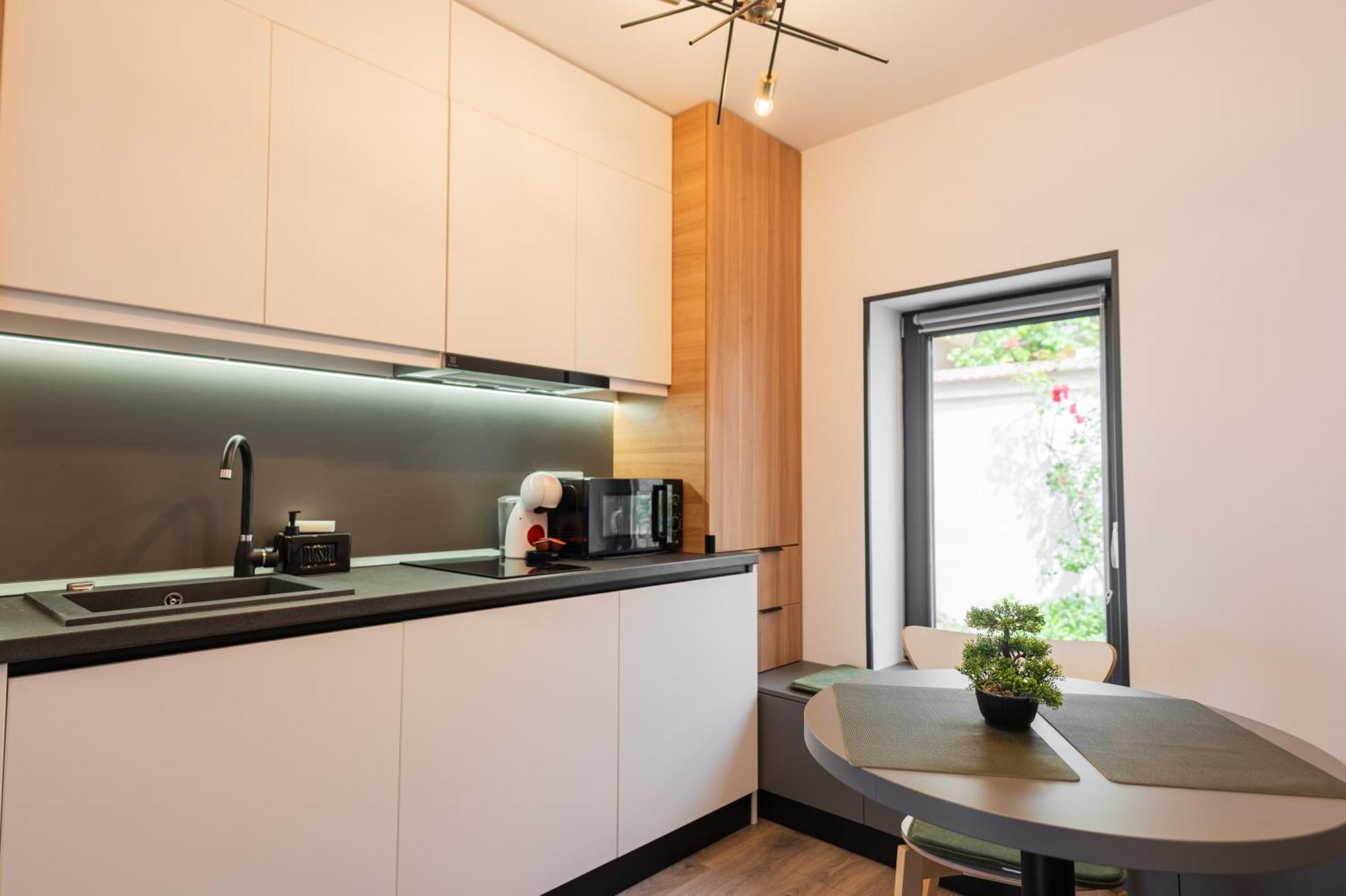 Fun House - Comfortable Stay With Garden And Near Parking Μπρασόβ Εξωτερικό φωτογραφία